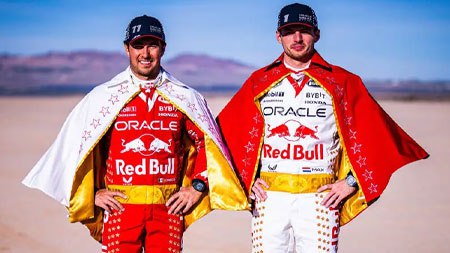 Pronósticos Fórmula 1, Max Verstappen y Sergio Pérez con traje alusivo de Elvis Presley en el GP de las Vegas